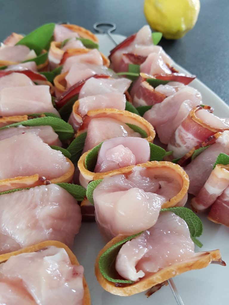 Speck, Hähnchen und Salbei