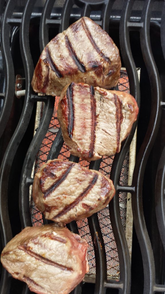 Sizzle Zone im Napoleon LEX 485 0711BBQ Grillen, BBQ, Rezepte aus