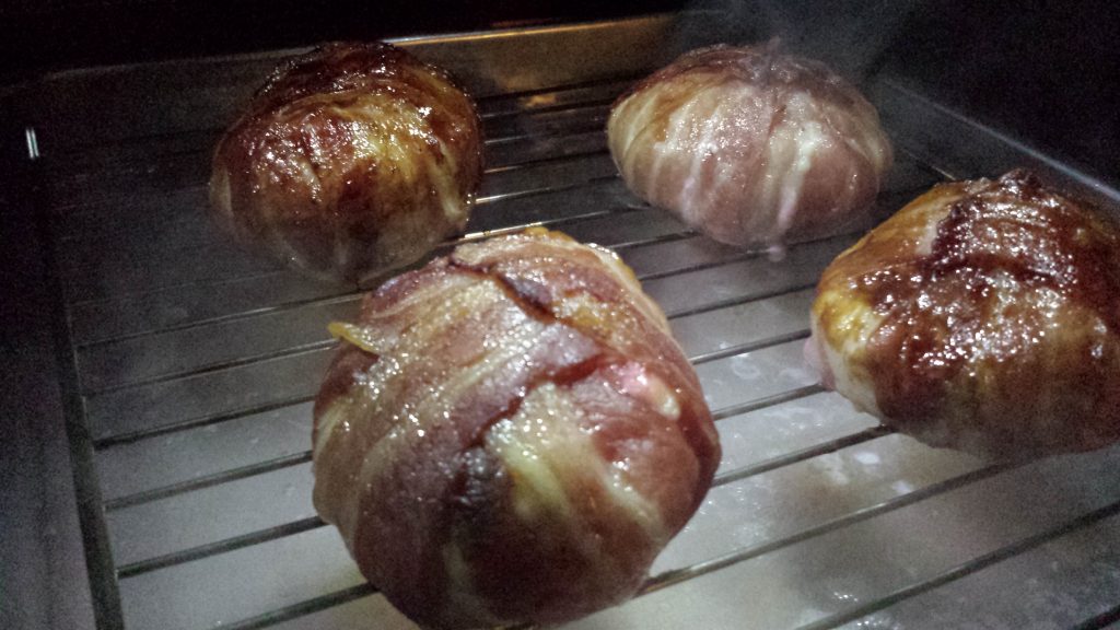 Chicken Bacon Bomb im Grill