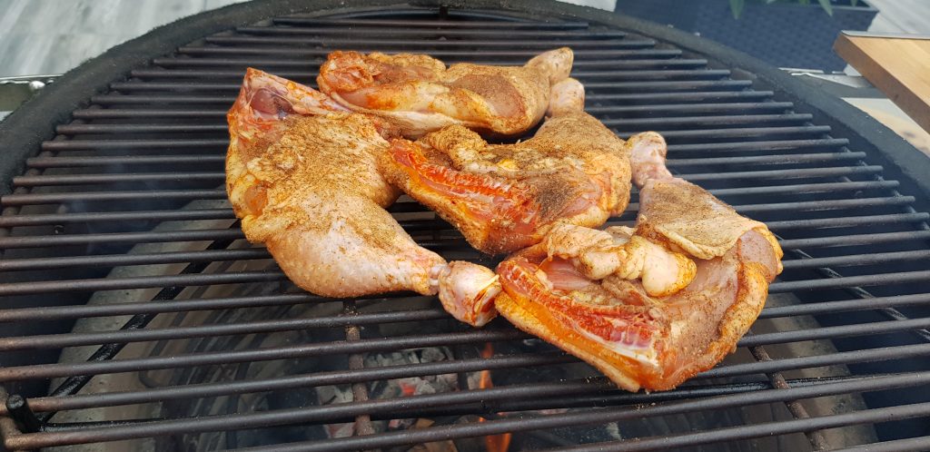 zuerst direkt bei schwacher bis mittlerer Hitze indirekt grillen