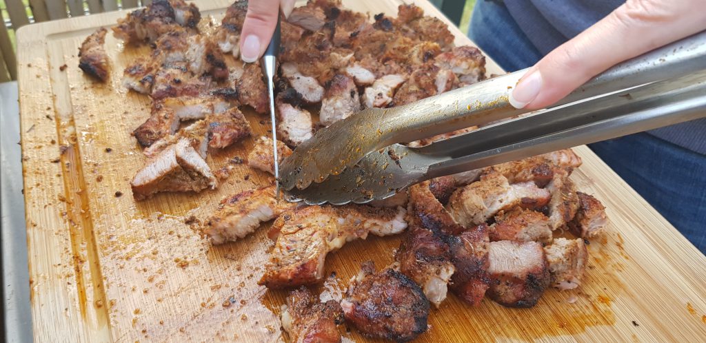 Fleisch zerkleinern (das sind übrigens nicht meine Finger ;-) )