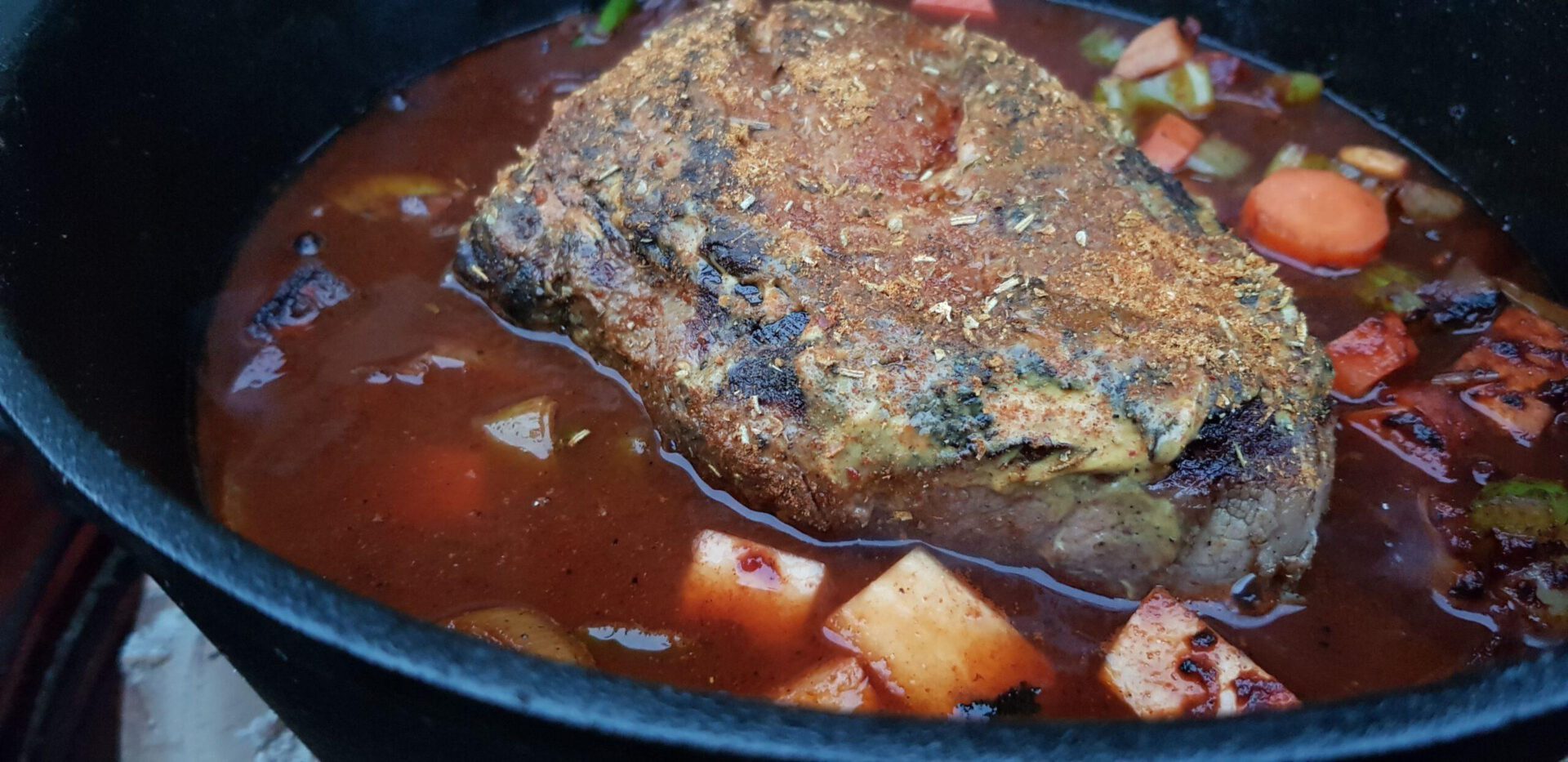 Wildschweinkeule aus dem Dutch Oven